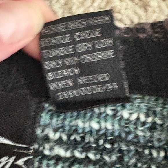 Men's Black and Gray Patterned Sweater - Picture 11 of 12